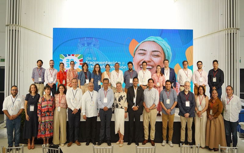 Grupo de personas expertas en ODS que participaron de la conversación en el evento